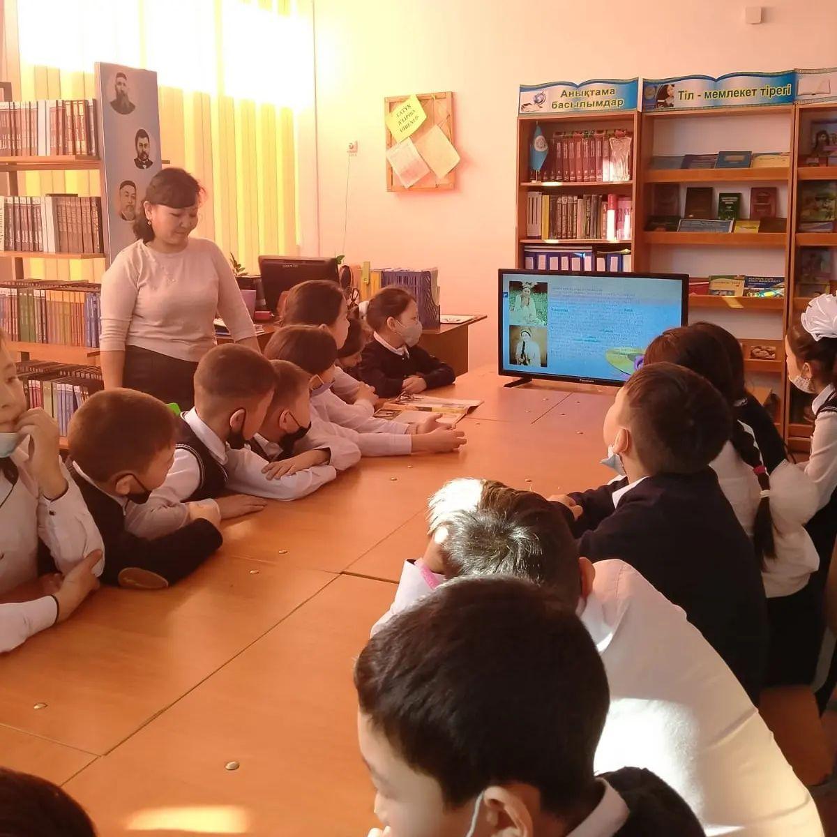 мектеп кітапханасында Қазақтың "Ақмаңдайлымы" атанған Роза Тәжібайқызы Бағланованың туғанына 100-жыл толуына байланысты 4 "А" сынып оқушыларымен музыкалық, танымдық тәрбие сағаты өткізілді.