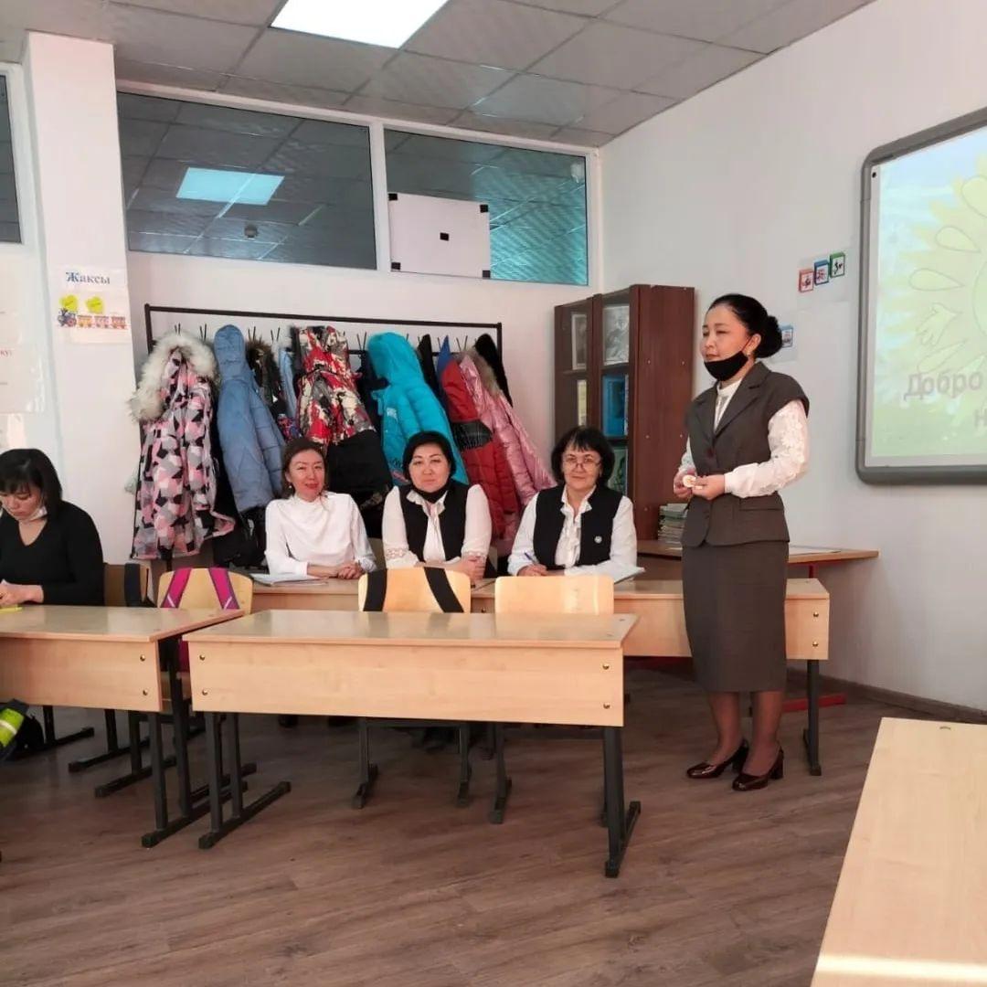 21.02.2022 г. учитель русского языка и литературы, педагог-эксперт Сопиева Гульжан Токтасыновна в рамках декады кафедры "Русского языка и литературы" провела открытый урок в 1 "Ә" классе на тему "В гостях у сказки".