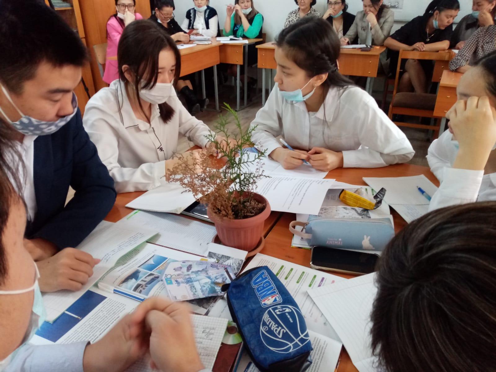 16.03. күні  10 "А" сыныбында қазақ әдебиеті пәнінен ашық  сабақ өтті.  Сабақ такырыбы Оразақын Асқардың  "Шетте жүрген бауырларға" өлеңі.